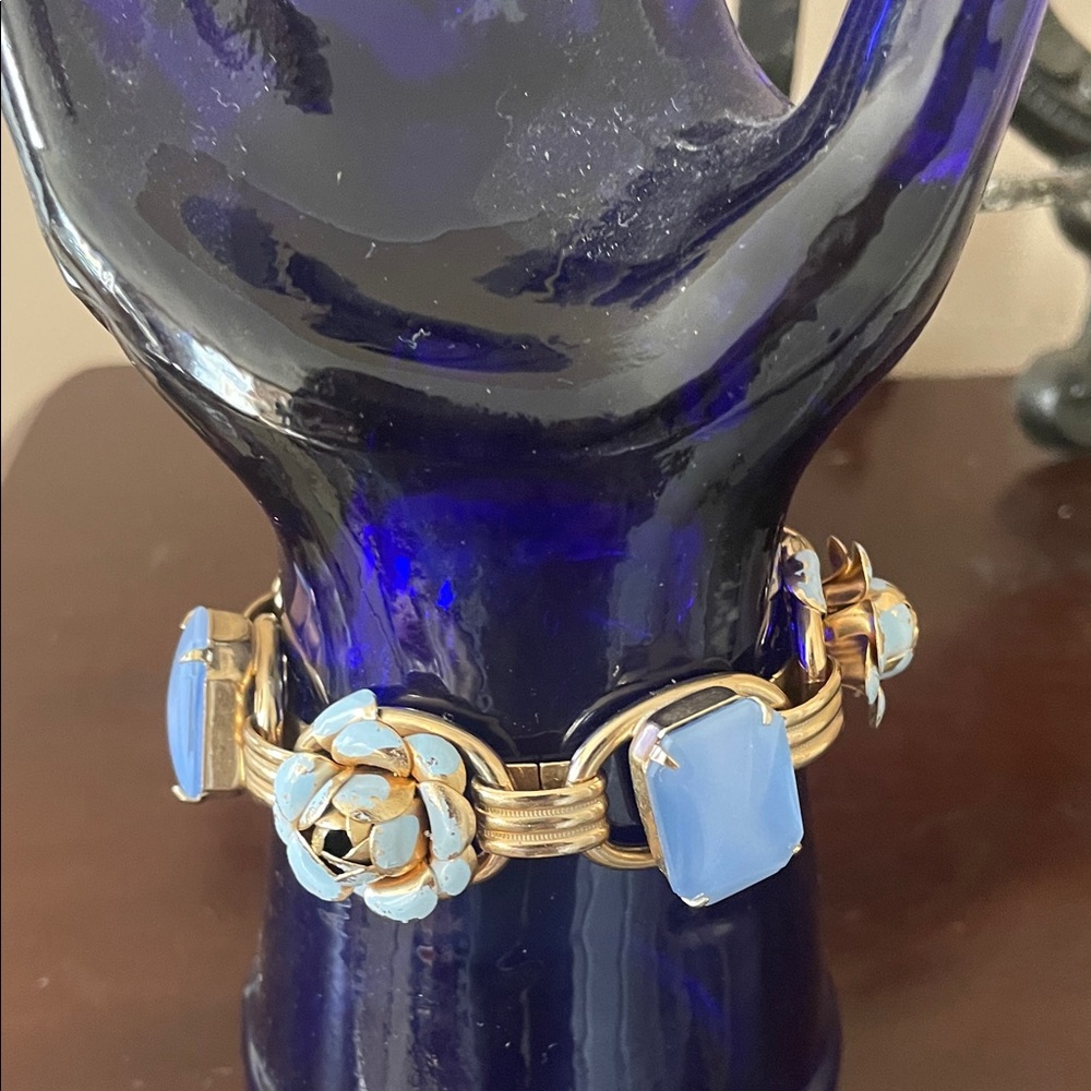Elegant Blue and Gold flowers Bracelet